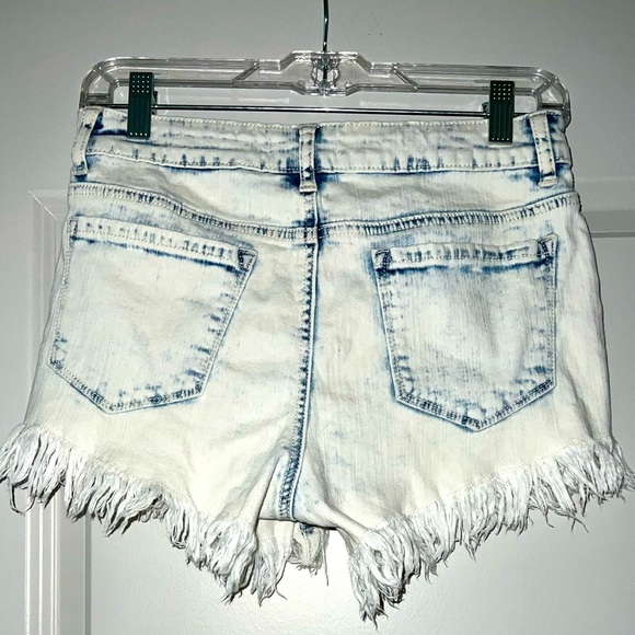 White wash Jean short from altard state. - Picture 3 of 3